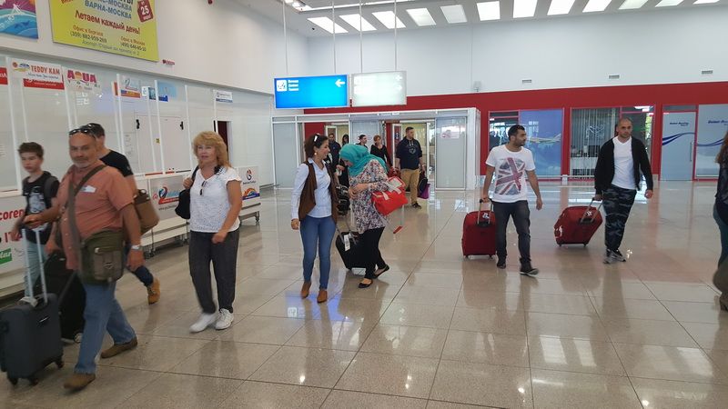 Посрещнаха руски и израелски туристи с джаз на летището (Видео) - E-Burgas.com